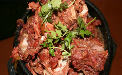 宴羊集市 一锅鲜羊肉火锅，品味北国风情的温暖与醇香